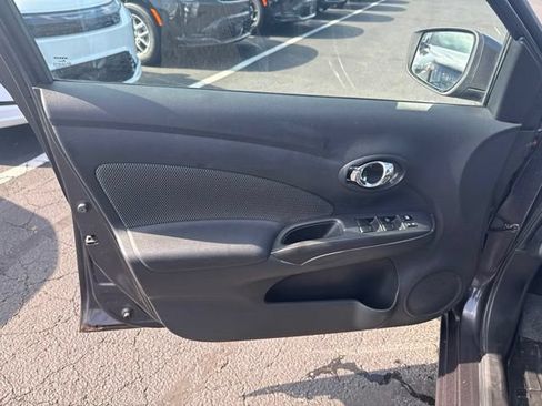 Used 2015 Nissan Versa SV FWD image 10