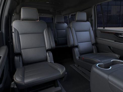New 2025 Chevrolet Suburban Premier image 17