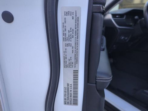 Used 2022 Jeep Grand Cherokee Laredo w/ Luxury Tech Group I image 24