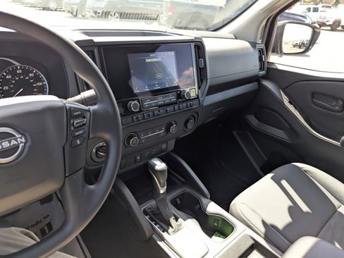 Used 2025 Nissan Frontier S AWD/4WD image 21