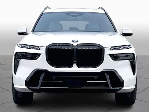 Used 2026 BMW X7 xDrive40i w/ Executive Package image 3