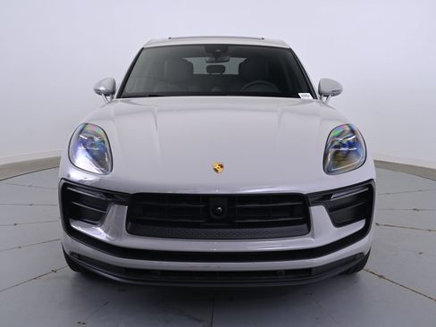 Certified 2025 Porsche Macan image 10