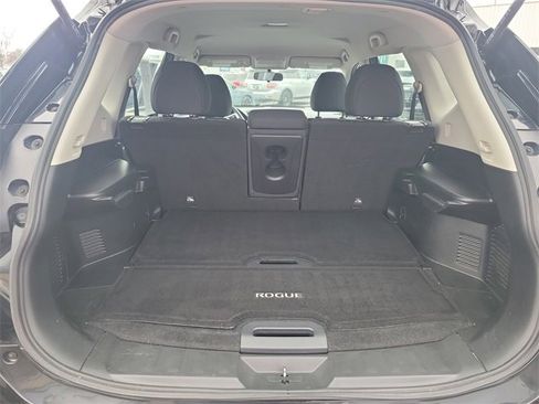 Used 2018 Nissan Rogue S image 13