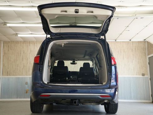 Used 2018 Chrysler Pacifica Limited FWD image 43
