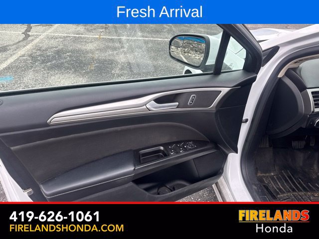 Used 2017 Ford Fusion SE FWD image 12