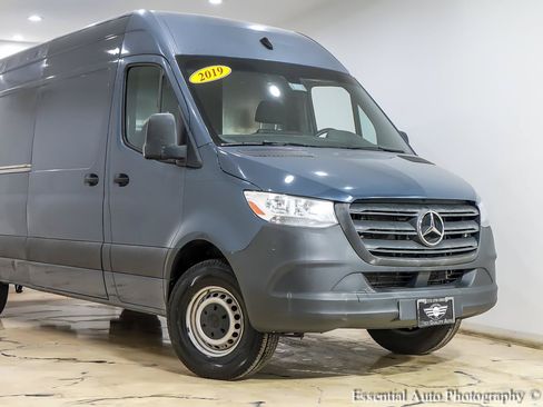 Used 2019 Mercedes-Benz Sprinter 170 image 2