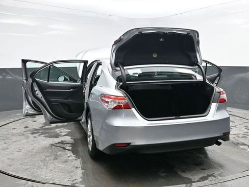 Used 2018 Toyota Camry LE image 38