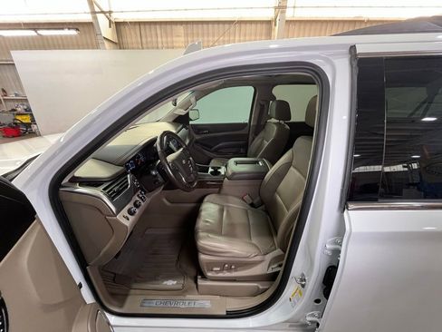 Used 2020 Chevrolet Suburban LT w/ Luxury Package image 17
