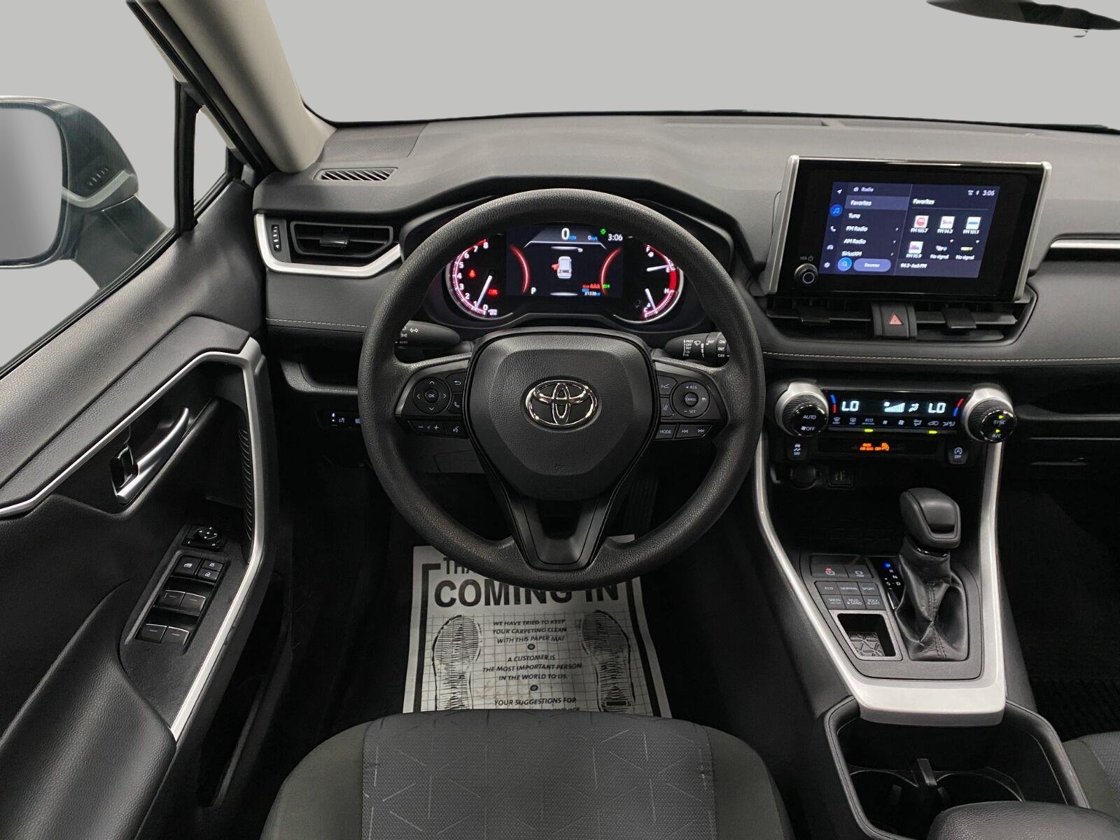 Used 2025 Toyota RAV4 XLE AWD/4WD image 13