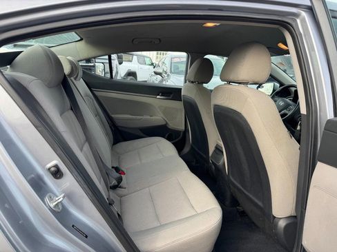 Used 2017 Hyundai Elantra SE image 10
