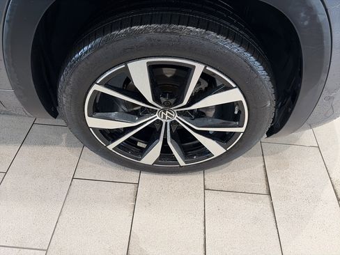 Used 2024 Volkswagen Atlas SEL Premium R-Line AWD/4WD image 15