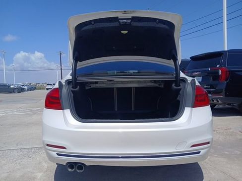 Used 2018 BMW 330i xDrive Sedan AWD/4WD image 9