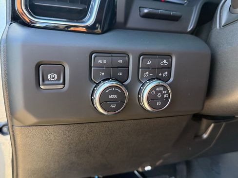 Used 2025 GMC Sierra 3500 Denali Ultimate AWD/4WD image 12