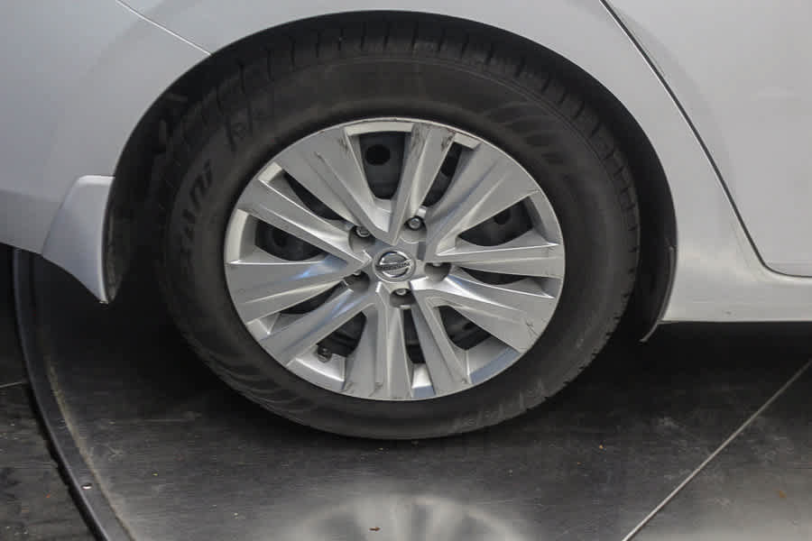 Used 2023 Nissan Sentra S w/ Electronics Package FWD image 9