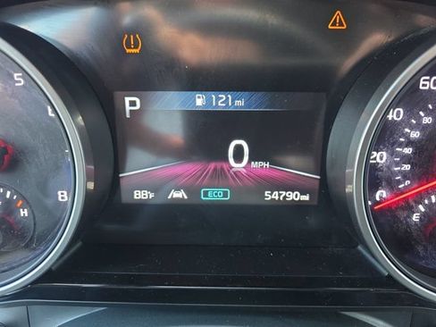 Used 2023 Kia Carnival EX FWD image 6