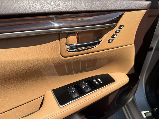 Used 2018 Lexus ES 300h FWD image 18