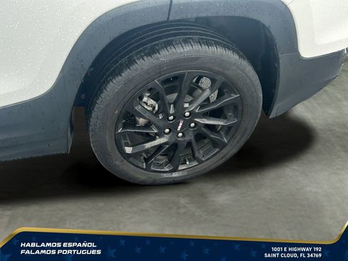 Used 2023 GMC Terrain SLE w/ Driver Convenience Package FWD image 11