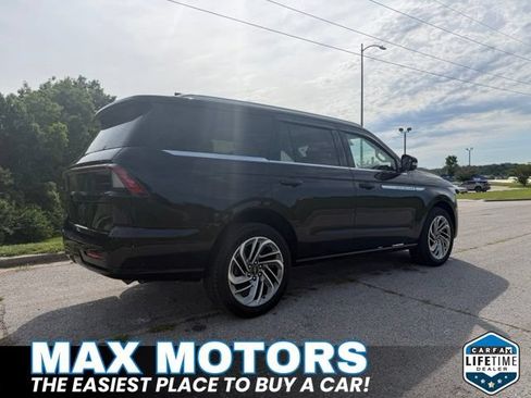 Used 2025 Lincoln Navigator Reserve AWD/4WD image 4