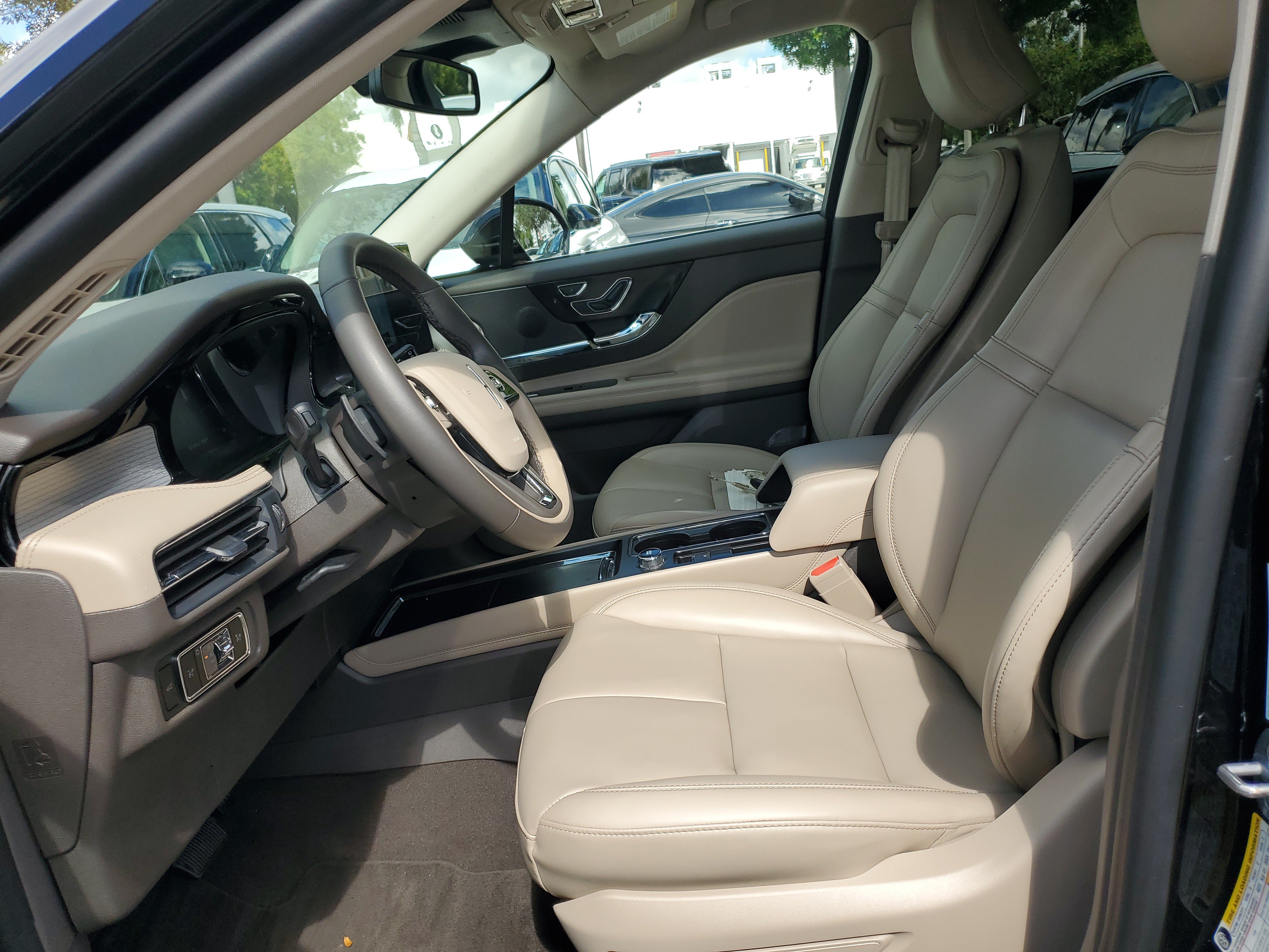 Used 2024 Lincoln Corsair FWD image 13