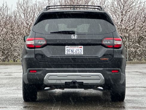 Certified 2023 Honda Pilot TrailSport image 4