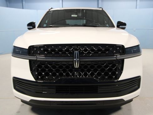 New 2026 Lincoln Navigator Reserve AWD/4WD image 24