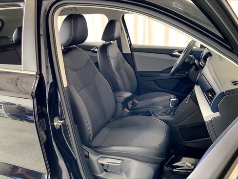 Used 2022 Volkswagen Taos SE image 6