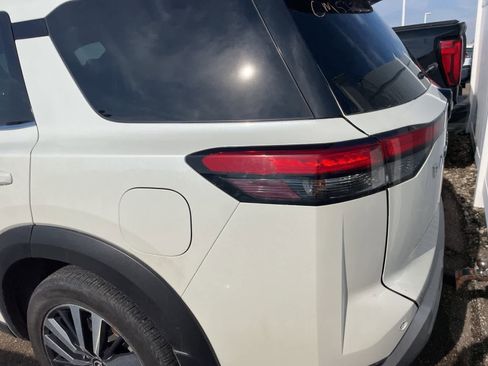 Used 2022 Nissan Pathfinder Platinum image 11