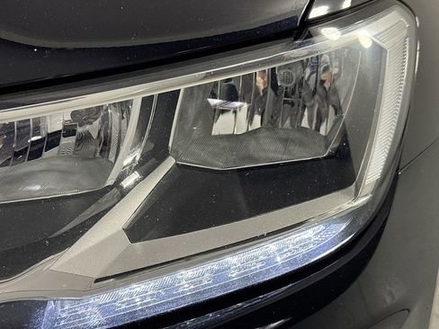 Used 2018 Volkswagen Tiguan SE w/ Panoramic Sunroof Package image 39