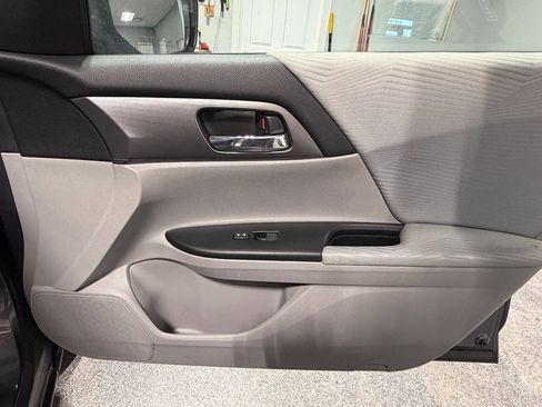 Used 2015 Honda Accord LX image 17