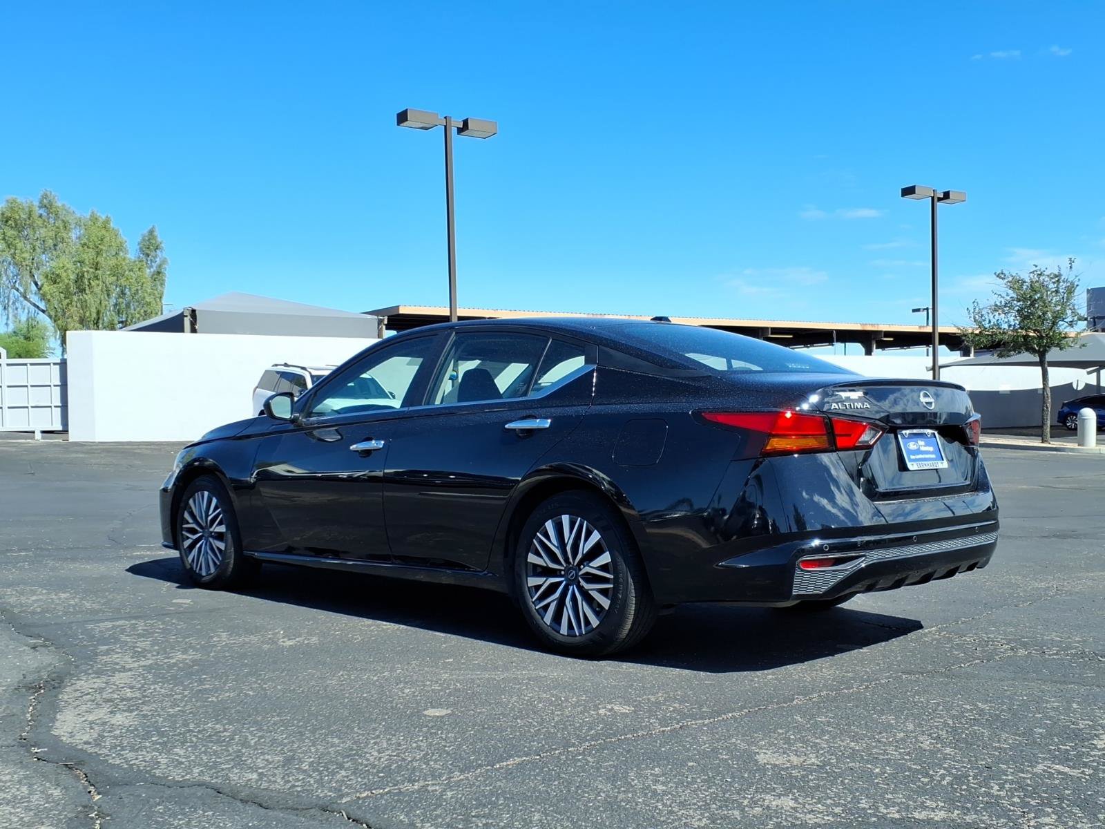 Used 2025 Nissan Altima 2.5 SV FWD image 3