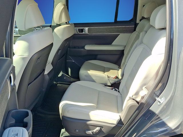 Used 2025 Hyundai Santa Fe Calligraphy AWD/4WD image 7