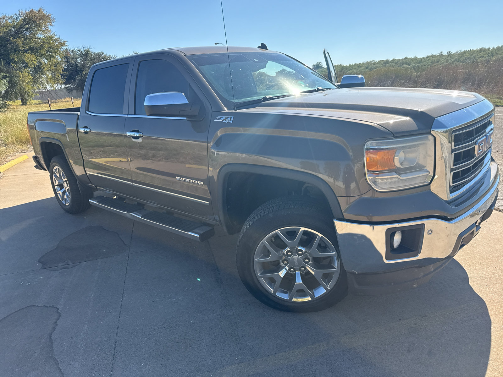 Used 2014 GMC Sierra 1500 SLT w/ SLT Crew Cab Value Package AWD/4WD image 2