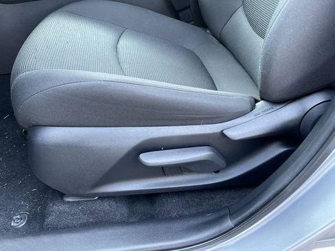 Certified 2021 Toyota RAV4 LE AWD/4WD image 13