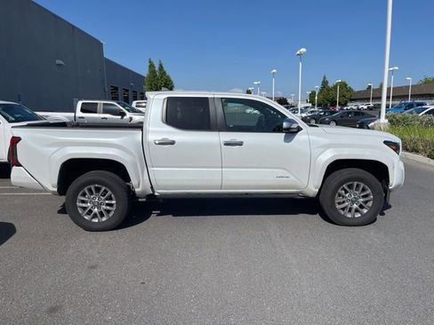 Used 2024 Toyota Tacoma Limited w/ Limited Package (LT) AWD/4WD image 4