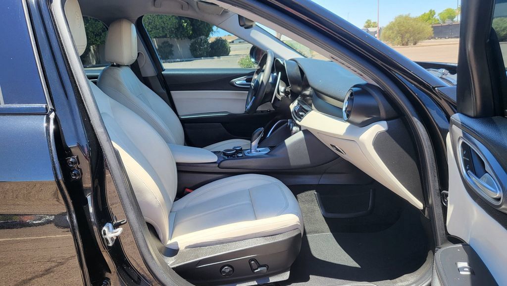 Used 2019 Alfa Romeo Giulia AWD w/ Quick Order Package 22J Sport image 19