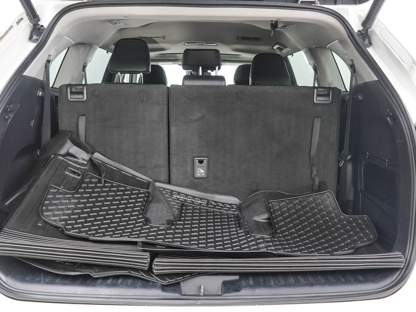 Used 2021 Toyota Highlander XLE AWD/4WD image 9