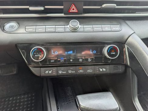 Used 2023 Hyundai Elantra Limited FWD image 17