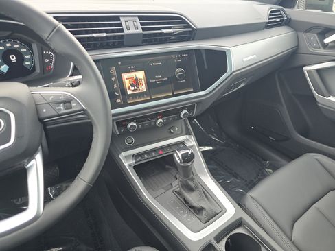 New 2025 Audi Q3 2.0T Premium image 23