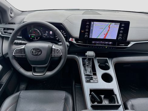 Used 2024 Toyota Sienna XSE w/ XSE Premium Package image 15