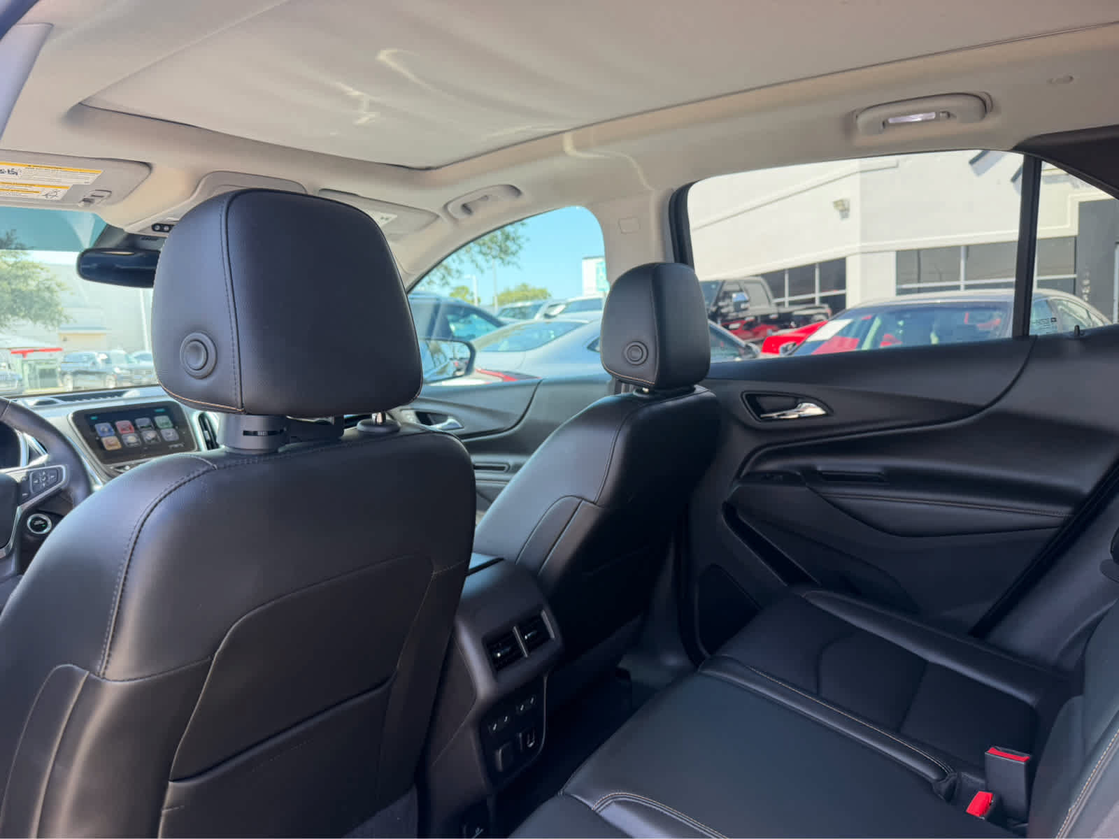 Used 2018 Chevrolet Equinox Premier FWD image 23