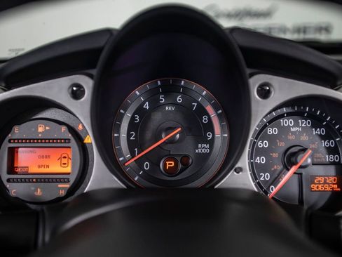 Used 2018 Nissan 370Z Touring RWD image 25