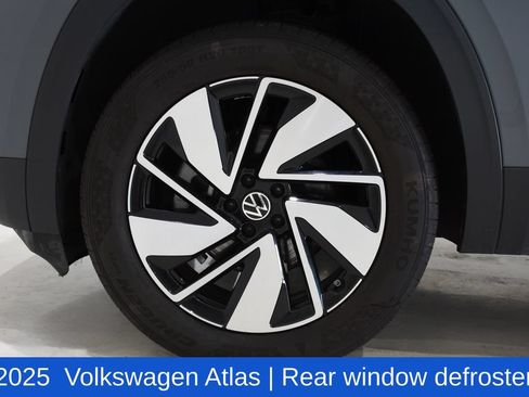 Used 2025 Volkswagen Atlas SEL AWD/4WD image 6
