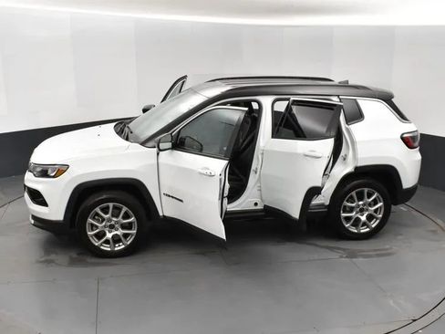 Used 2025 Jeep Compass Limited AWD/4WD image 7