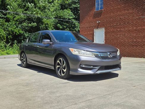 Used 2016 Honda Accord EX image 3