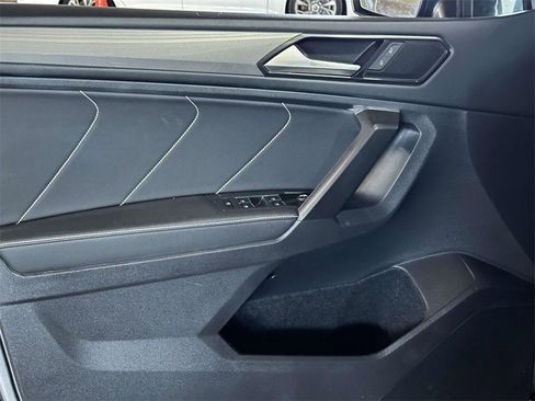 Used 2022 Volkswagen Tiguan SE image 17