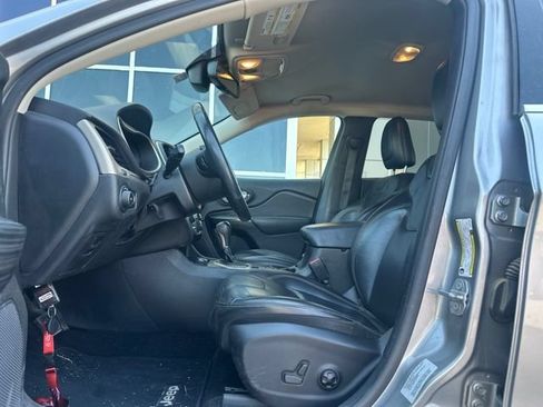 Used 2016 Jeep Cherokee Limited AWD/4WD image 7