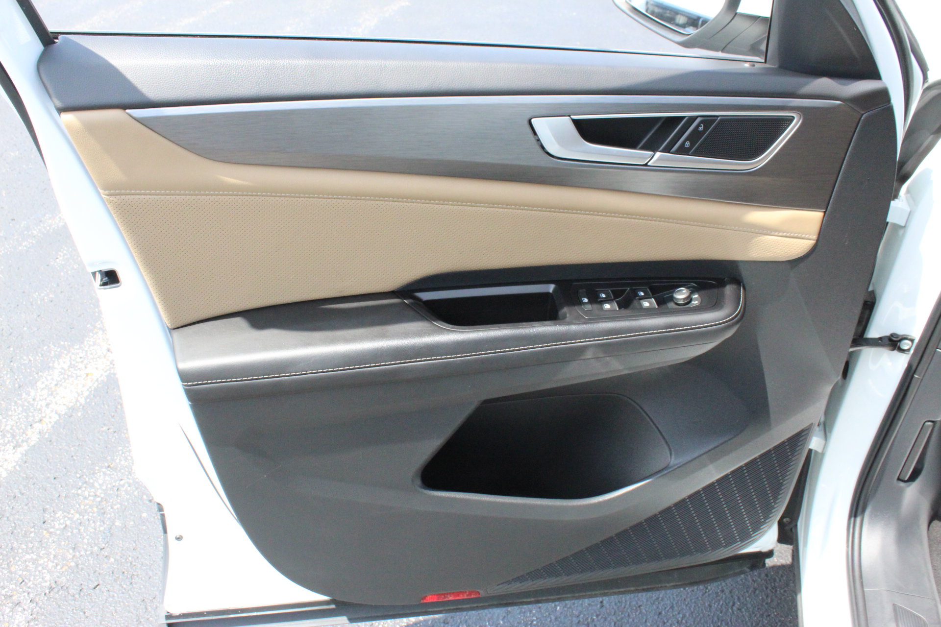 Used 2024 Volkswagen Atlas Cross Sport SE FWD image 11