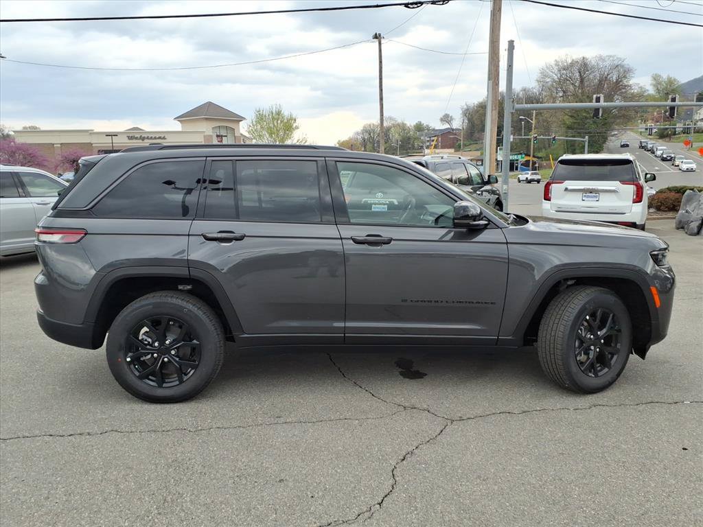 New 2026 Jeep Grand Cherokee Altitude AWD/4WD image 3