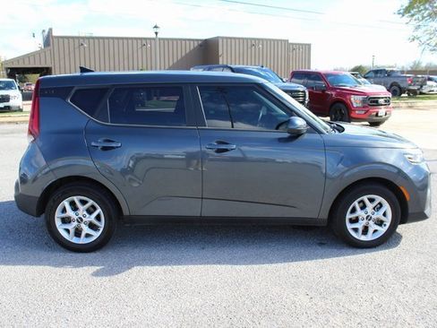 Used 2022 Kia Soul LX w/ Technology Package image 4