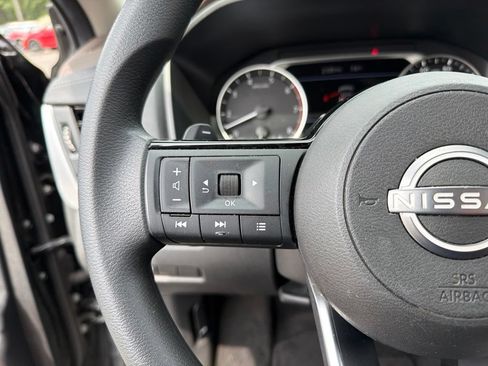 Used 2023 Nissan Rogue SV AWD/4WD image 16